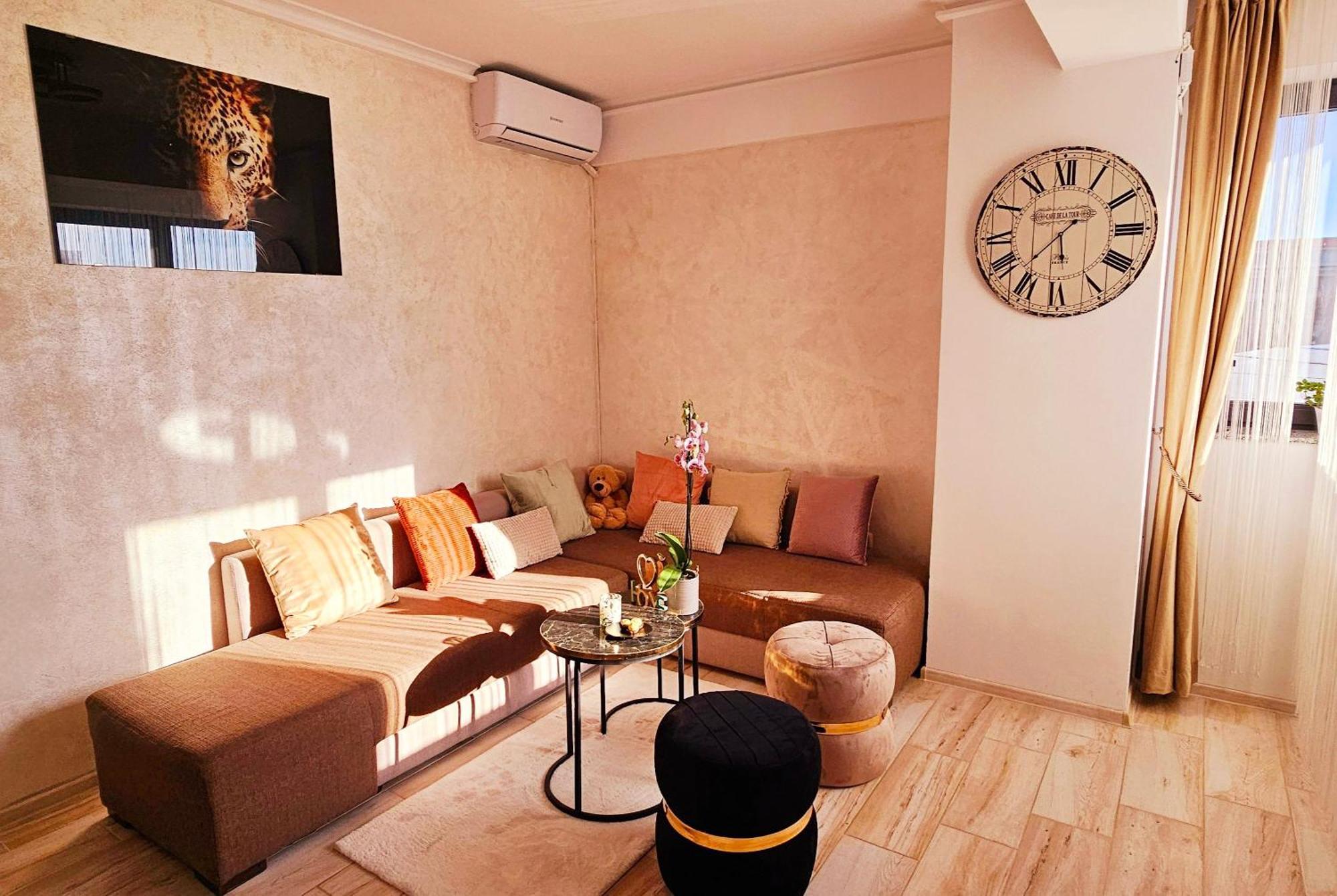 Andrew'S Apartment Central Mamaia Bagian luar foto